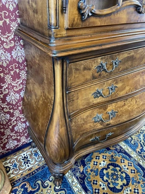 Barock Vitrine Bücherschrank Nussbaum Stilmöbel Bild 5
