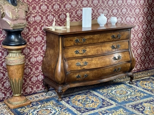 Barock Vitrine Bücherschrank Nussbaum Stilmöbel Bild 7