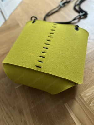 Kinderschaukel aus Filz Bild 3