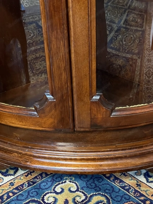 Barock Eck Vitrine Nussbaum Landhaus Biedermeier Eckschrank Stilmöbel Louis XV Rokoko Sammlervitrine Bild 6