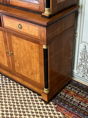 Biedermeier Vitrine Wohnzimmerschrank Selva Schrank Kirschbaum Louis XV Empire STILMÖBEL Bild 5