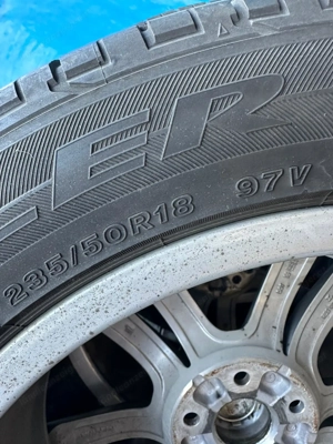 Winterreifen Audi 235 50 R18 zu verkaufen Bild 2