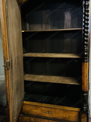 Antiker Schrank mit Spiegel Gründerzeit Danziger Barock Nussbaum Kasten  Bild 9