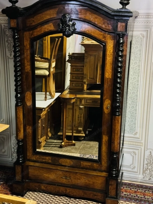 Antiker Schrank mit Spiegel Gründerzeit Danziger Barock Nussbaum Kasten  Bild 8