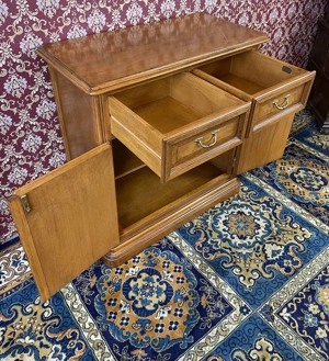 Kommode SELVA Biedermeier Anrichte Landhaus Nussbaum Bild 10