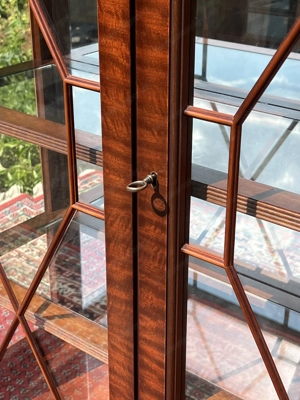 Biedermeier Vitrine Barock Gründerzeit Schrank Glasvitrine Heldense Sammlervitrine Stilmöbel England Bild 2