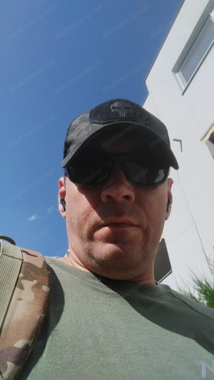 Ich suche eine Dame oder Paare.