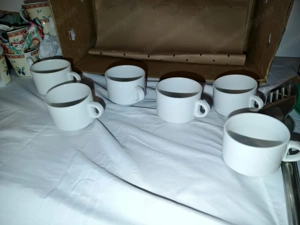 Tassen und Teller Bunt und weiß Bild 5