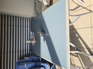 Zu verschenken . Gartentisch mit 6 Stühlen