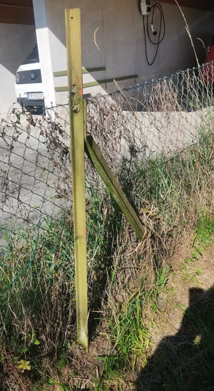 Zaun   Pfosten Maschendraht Bild 2