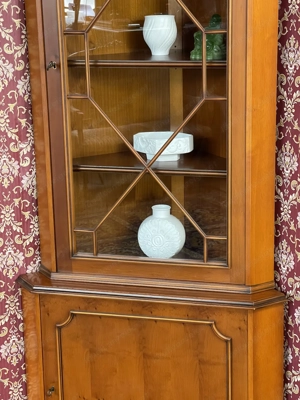Englische Vitrine Biedermeier Stilmöbel Bild 3