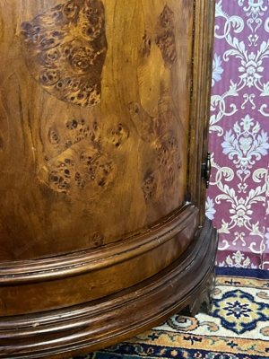 Biedermeier Eckvitrine Vitrine Nussbaum Barock Landhaus Rokoko Eckschrank Stilmöbel Louis XV Sammler Bild 4