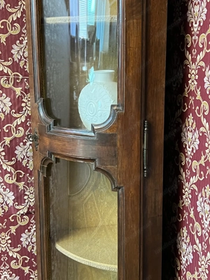 Biedermeier Eckvitrine Vitrine Nussbaum dunkel Barock Landhaus Rokoko Eckschrank Stilmöbel Louis XV  Bild 5