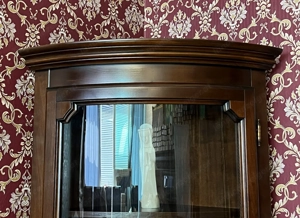 Biedermeier Eckvitrine Vitrine Nussbaum dunkel Barock Landhaus Rokoko Eckschrank Stilmöbel Louis XV  Bild 2