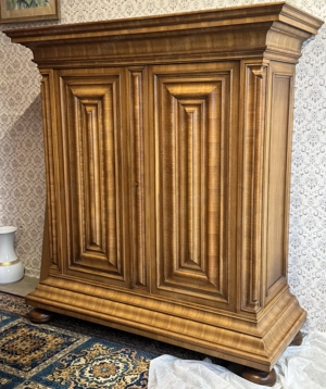 Frankfurter Wellenschrank STILMÖBEL Nussbaum geschätzt um 1960-1970 Bild 2