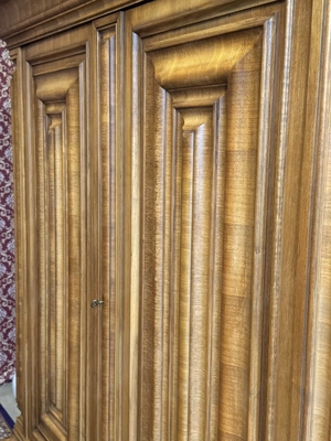 Frankfurter Wellenschrank STILMÖBEL Nussbaum geschätzt um 1960-1970 Bild 7