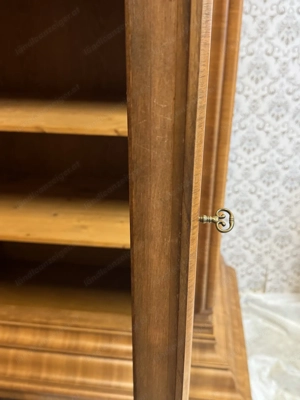 Frankfurter Wellenschrank STILMÖBEL Nussbaum geschätzt um 1960-1970 Bild 10