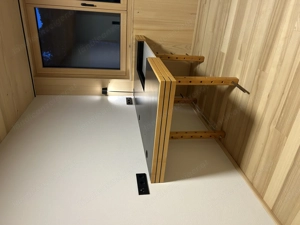 Schreibtisch mit Regalmöglichkeit und extra Einbuchtung für Laptop oder Computer Bild 3 Schreibtisch mit Regalmöglichkeit und extra Einbuchtung für Laptop oder Computer Bild 3