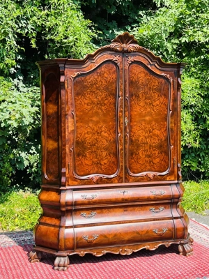 Vitrine Bücherschrank 1930 im Barockstil Herrenzimmer Nussbaum 