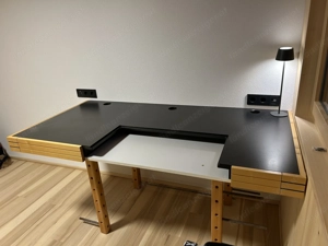 Schreibtisch mit Regalmöglichkeit und extra Einbuchtung für Laptop oder Computer Bild 4 Schreibtisch mit Regalmöglichkeit und extra Einbuchtung für Laptop oder Computer Bild 4