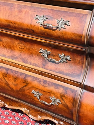 Vitrine Bücherschrank 1930 im Barockstil Herrenzimmer Nussbaum  Bild 7