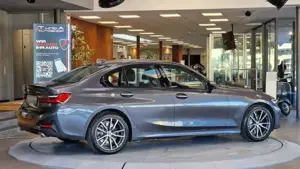BMW 330 Bild 12