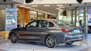BMW 330 Bild 6