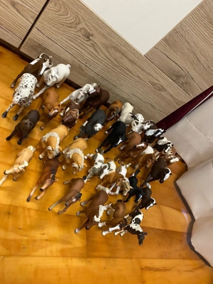 Verschiedene Schleich Pferde