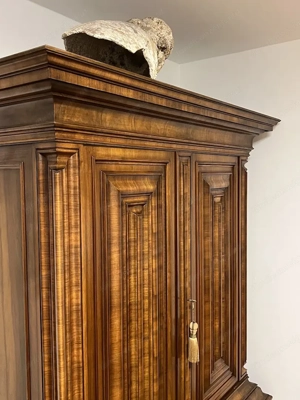 Barock Schrank Dielenschrank Frankfurter Wellenschrank Kasten Nussbaum Bild 2
