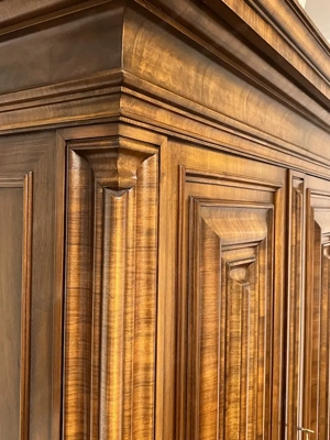 Barock Schrank Dielenschrank Frankfurter Wellenschrank Kasten Nussbaum Bild 6