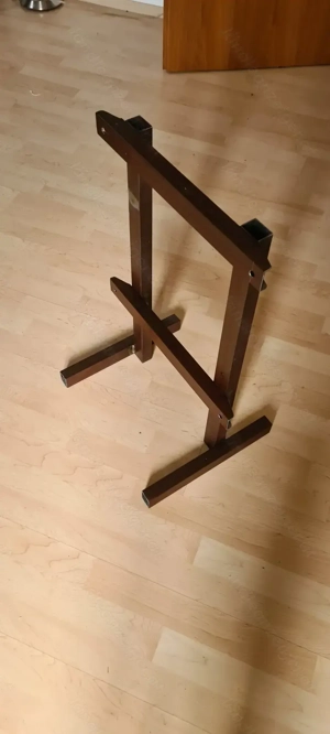 Freistehende TV Halterung in Rost optik