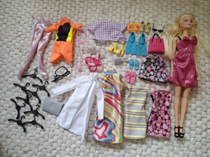 Barbie mit Kleidungsladen   gebraucht, sehr guter Zustand Bild 2