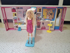 Barbie mit Kleidungsladen   gebraucht, sehr guter Zustand Bild 3