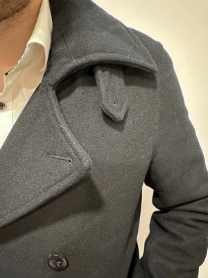 Kurzer schwarzer Wollmantel, Herren Größe S Bild 6