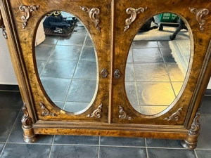 Biedermeier Vitrine Kommode Schrank Vertiko Gründerzeit Bauernschrank Nussbaum Barock Louis XV Empir Bild 7