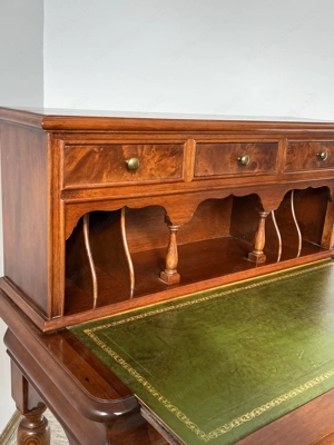 Schreibtisch Nussbaum Stilmöbel Bild 7