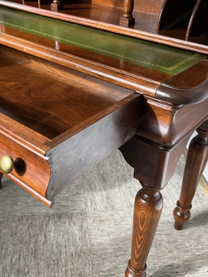 Schreibtisch Nussbaum Stilmöbel Bild 10