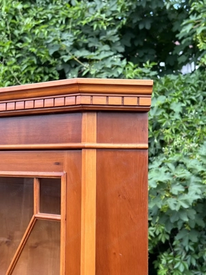 Biedermeier Vitrine Stilmöbel Eckvitrine Eckschrank Barock Schrank Eibe England Bild 6