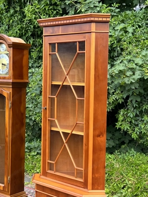 Biedermeier Vitrine Stilmöbel Eckvitrine Eckschrank Barock Schrank Eibe England Bild 9