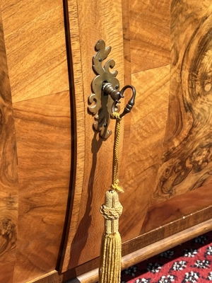 Barock Kommode Biedermeier Sideboard Louis XV Empire  Nussbaum Anrichte Herrenzimmer TV Schrank Stil Bild 8