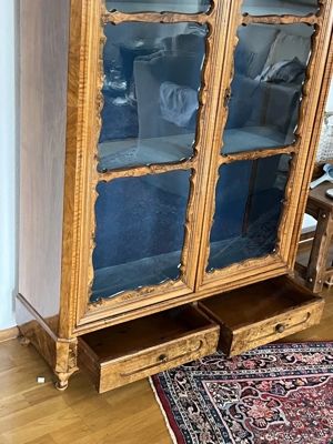 Biedermeier Vitrine Landhaus Barock Geschirrschrank Nussbaum Schrank Louis XV Empire Nussbaum  Bild 9