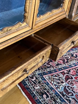 Biedermeier Vitrine Landhaus Barock Geschirrschrank Nussbaum Schrank Louis XV Empire Nussbaum  Bild 10