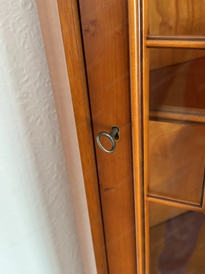 Vitrine Eckschrank aus Eibe Biedermeier Eibe englischer Stil Bild 2