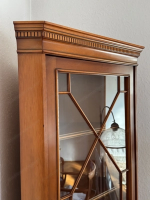 Vitrine Eckschrank aus Eibe Biedermeier Eibe englischer Stil Bild 6