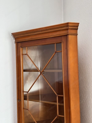 Vitrine Eckschrank aus Eibe Biedermeier Eibe englischer Stil Bild 3