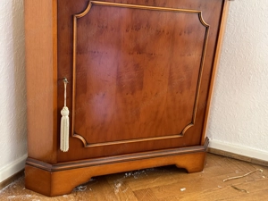 Vitrine Eckschrank aus Eibe Biedermeier Eibe englischer Stil Bild 5