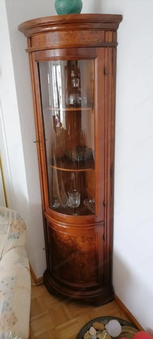  Biedermeier Vitrine Eckvitrine  Nussbaum Landhaus Möbel  Bild 5