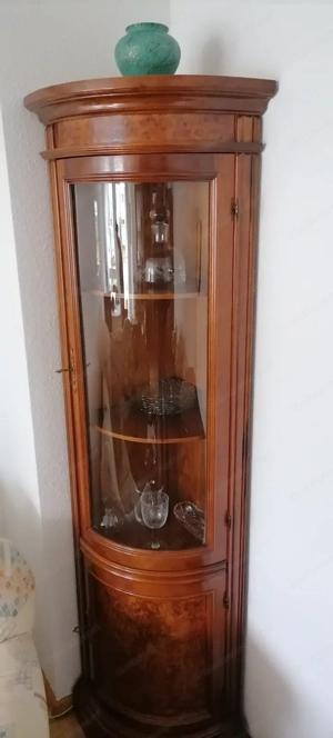  Biedermeier Vitrine Eckvitrine  Nussbaum Landhaus Möbel  Bild 4