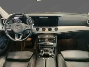 Mercedes-Benz E 220 Bild 2