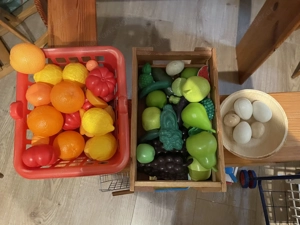 Stabiler Kaufladen aus Holz Bild 5